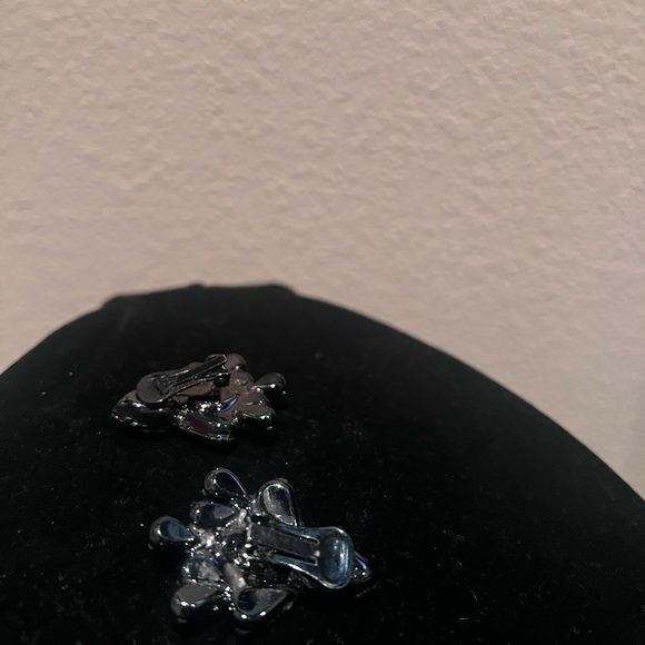 Elegant Blue Crystal Earrings - Picture 3 of 4